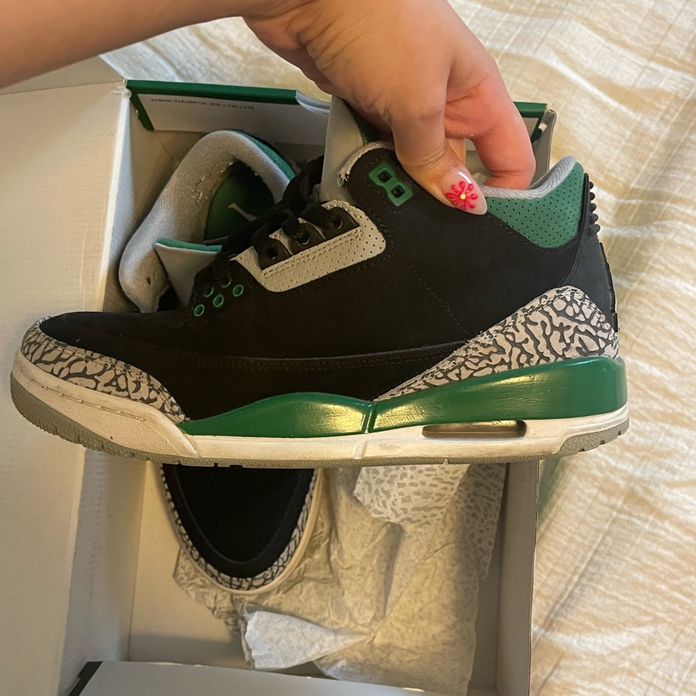Jordan 3s - Picture 5 of 7